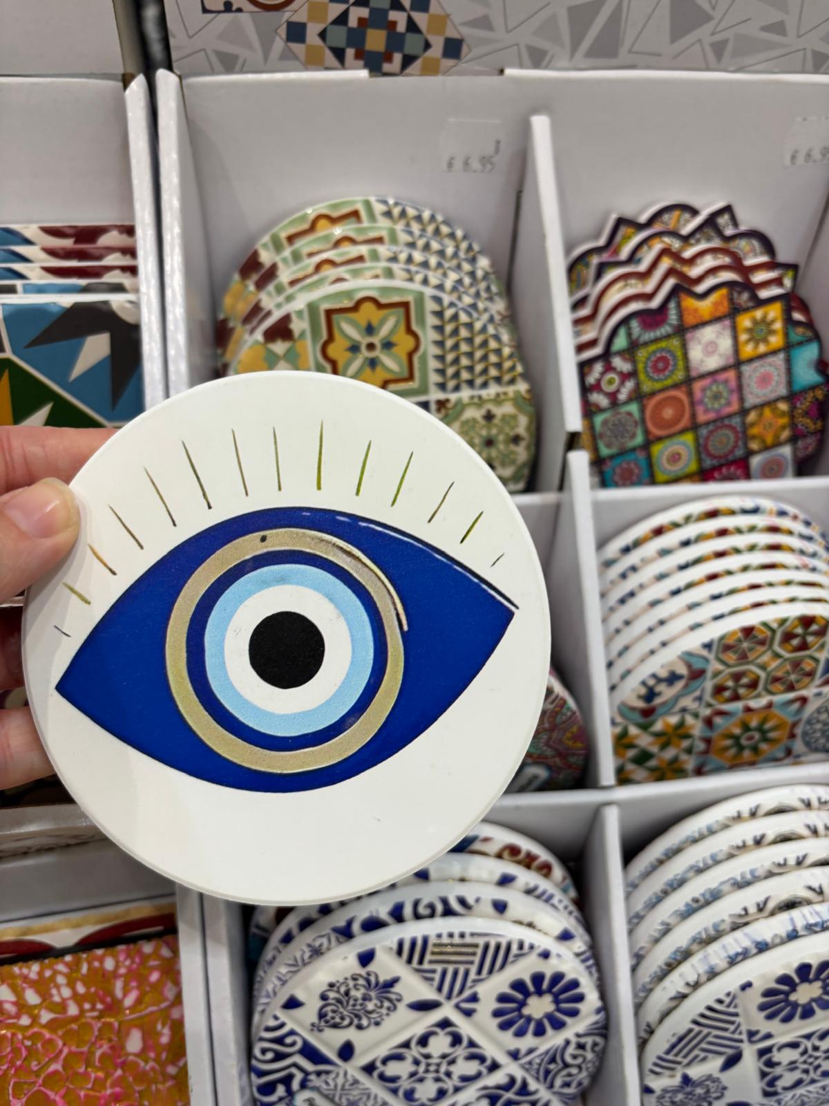 Blaues Augensymbol als zurückhaltendes Bild für Intuition