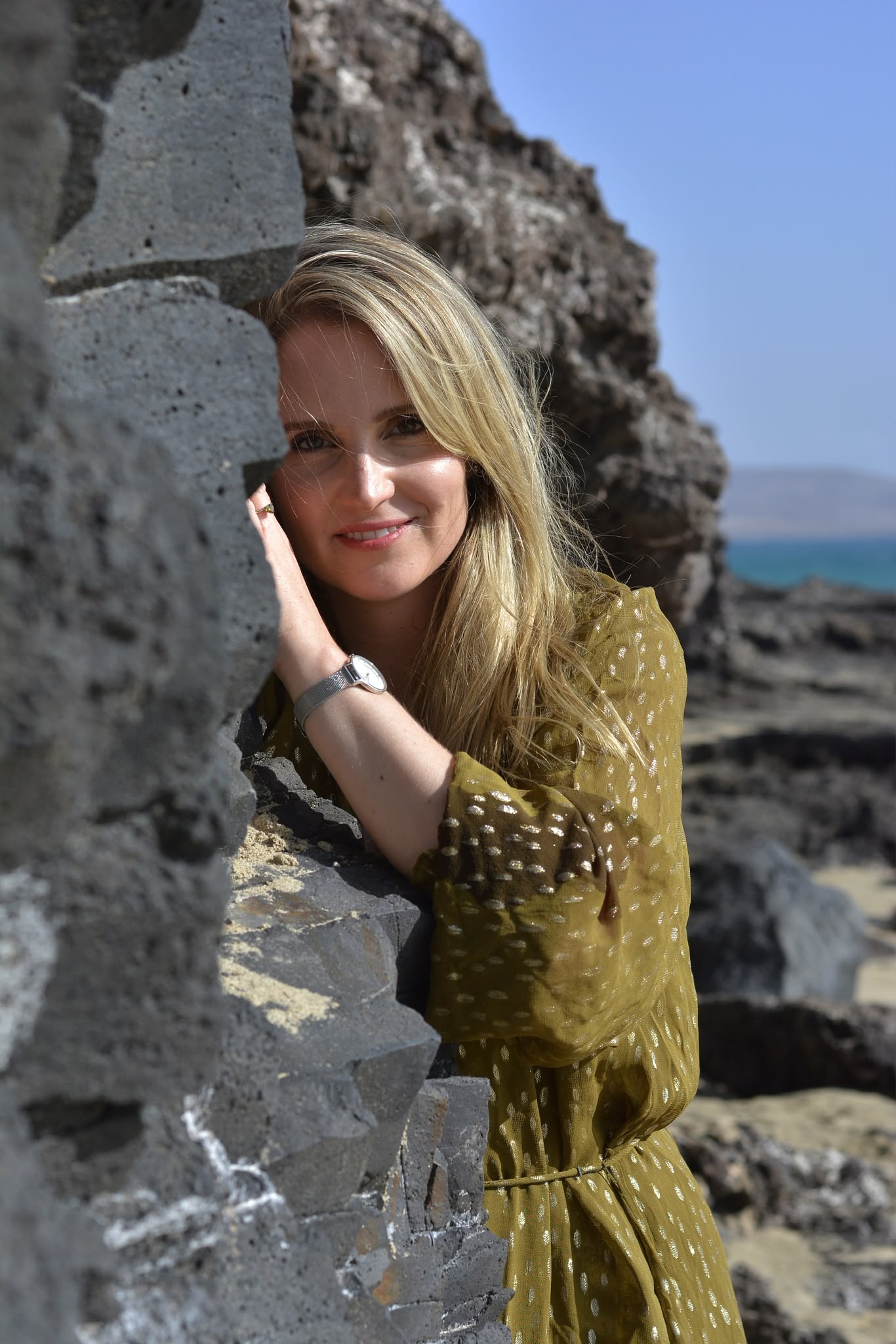 Vanessa Frankenstein in natürlicher Umgebung am Meer